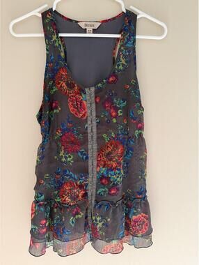 M Decree Gray Floral Clasp Front Sleeveless Peplum Top